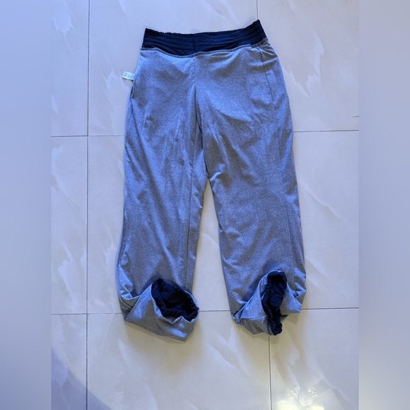 Athleta Featherweight Jogger Travel Sport Pants Black Full Lining Gray 4 - Picture 3 of 16